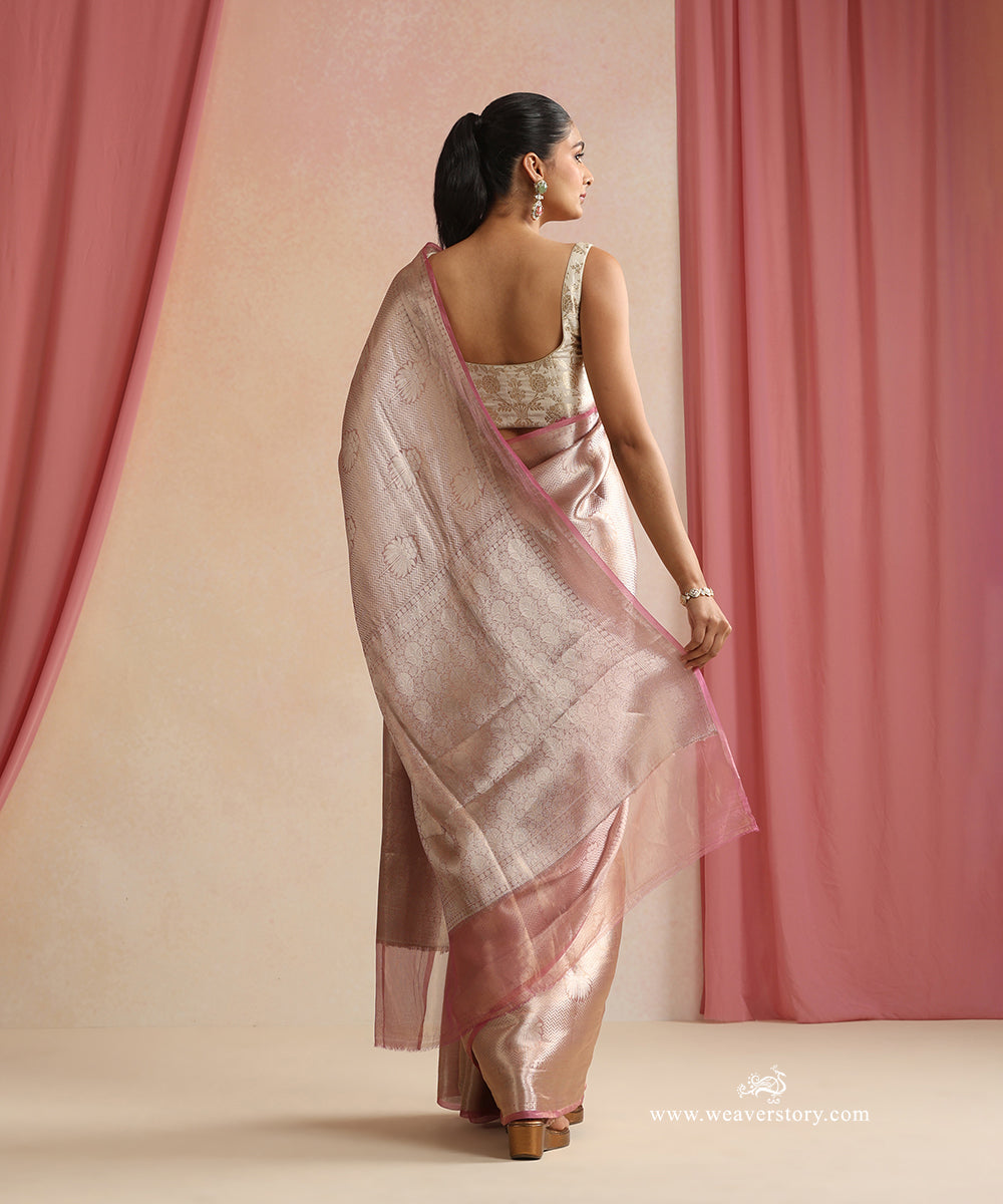 Pink_And_Silver_Handloom_Pure_Silk_Tissue_Tanchoi_Banarasi_Saree_WeaverStory_03