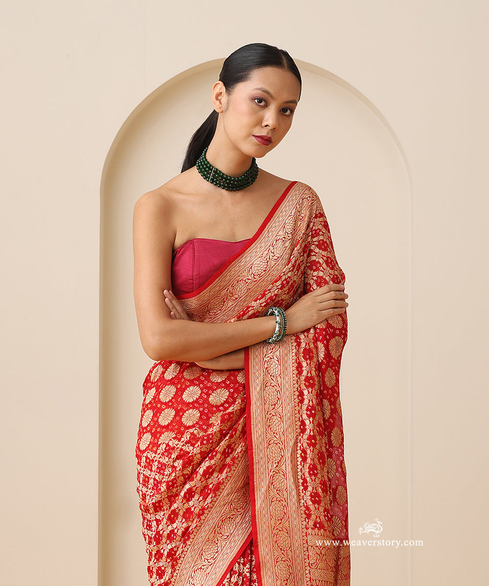 Tomato_Red_Handloom_Pure_Georgette_Banarasi_Bandhej_Saree_With_Sona_Zari_Pallu_WeaverStory_02