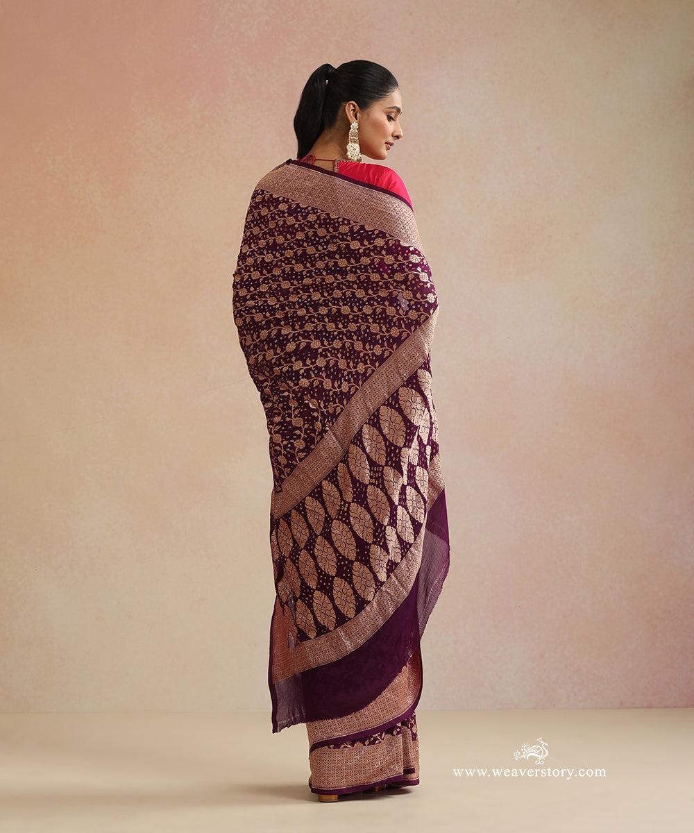 Burgundy_Handloom_Pure_Georgette_Banarasi_Bandhej_Saree_With_Leaf_And_Floral_Jaal_WeaverStory_03