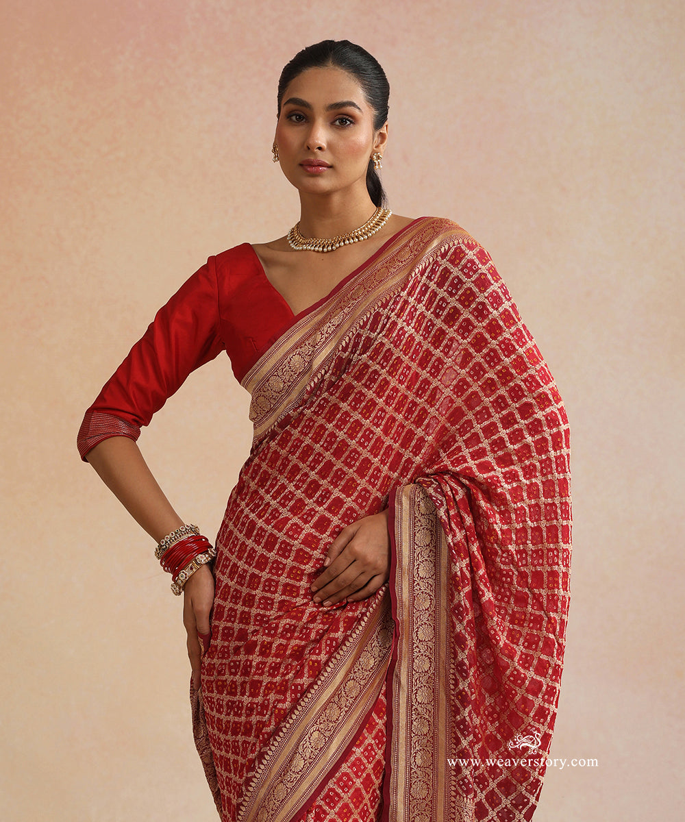 Red_And_Maroon_Shaded_Handloom_Pure_Georgette_Banarasi_Bandhej_Saree_With_Checkered_Zari_WeaverStory_02