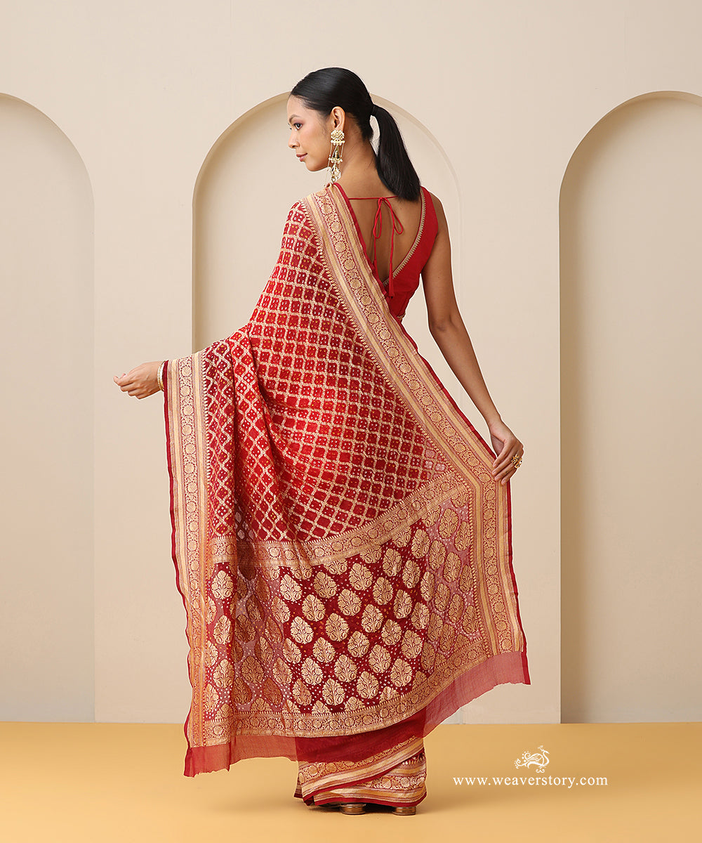Red_And_Maroon_Shaded_Handloom_Pure_Georgette_Banarasi_Bandhej_Saree_With_Zari_Border_WeaverStory_03