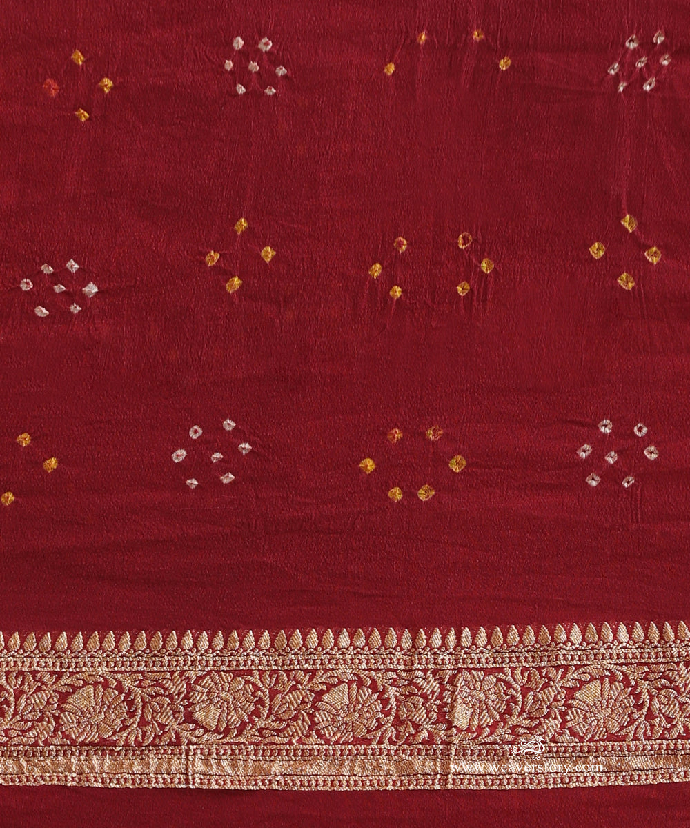 Red_And_Maroon_Shaded_Handloom_Pure_Georgette_Banarasi_Bandhej_Saree_With_Checkered_Zari_WeaverStory_04