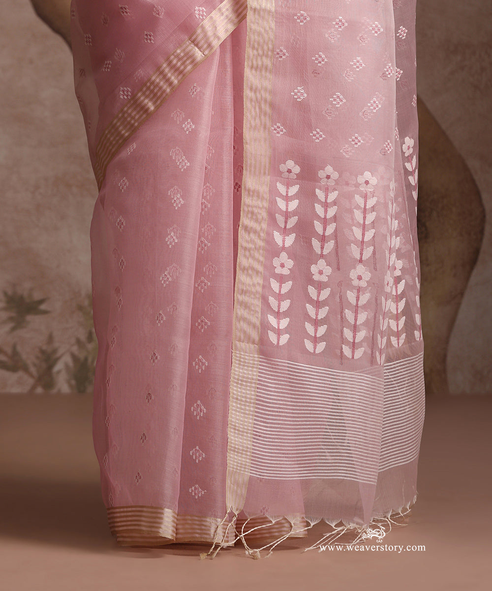 Soft_Pink_Handloom_Pure_Muslin_Dhakai_Jamdani_Saree_With_Leaf_Motif_Pallu_WeaverStory_05