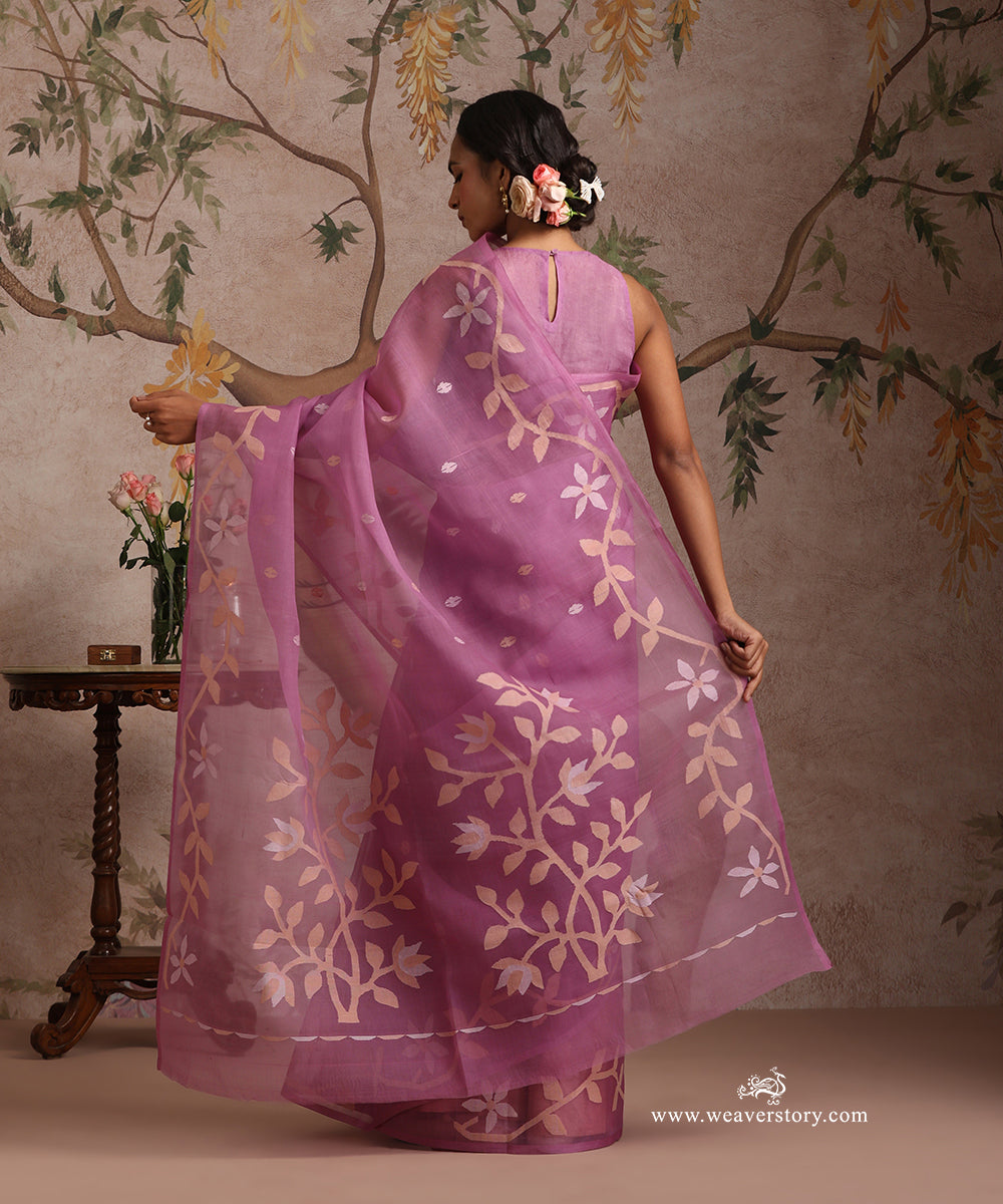 Mauve_Handloom_Pure_Muslin_Dhakai_Jamdani_Saree_With_Floral_Veil_Motif_On_Pallu_And_Allover_Booti_WeaverStory_04