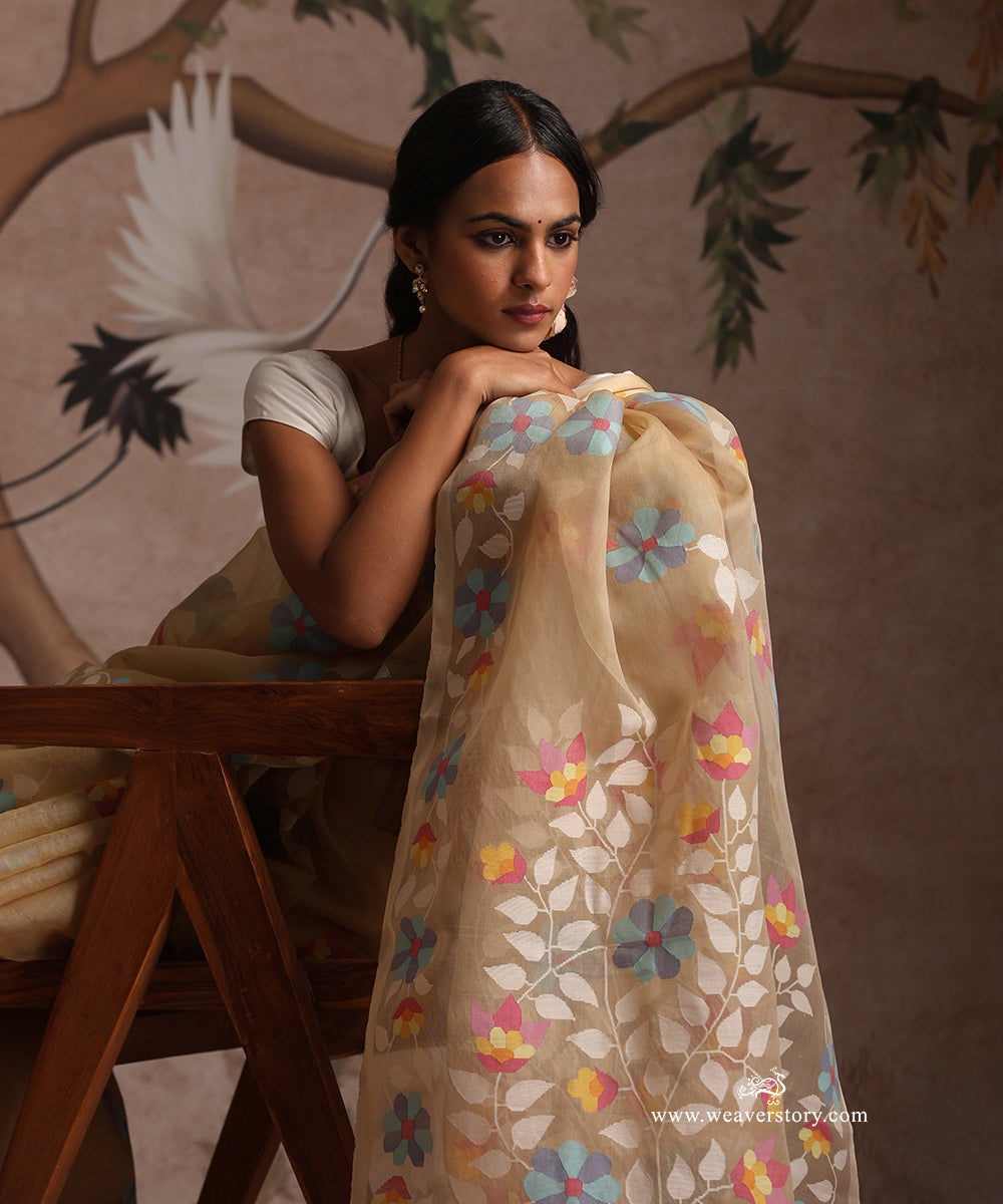 Beige_Handloom_Pure_Muslin_Dhakai_Jamdani_Saree_With_Allover_Colourful_Floral_Jaal_WeaverStory_03