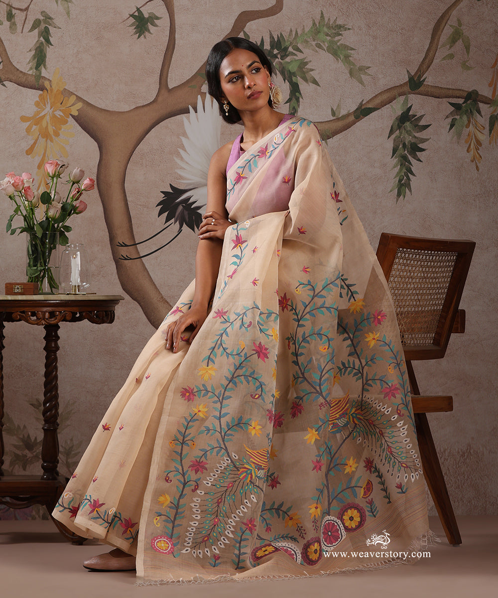 Beige_Handloom_Pure_Muslin_Dhakai_Jamdani_Saree_With_Peacock_On_Tree_Motifs_On_Pallu_WeaverStory_02