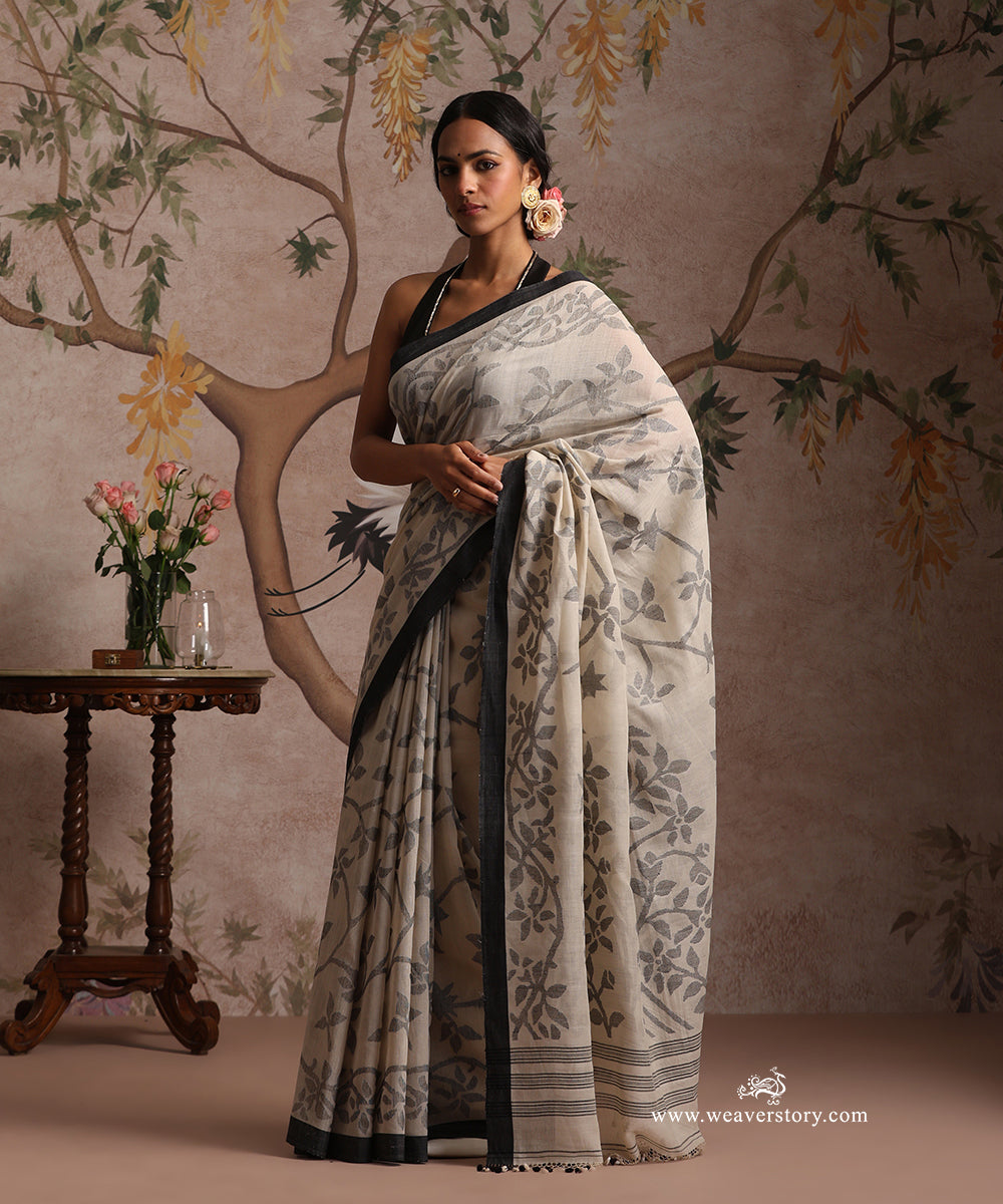 Beige_Handloom_Pure_Khadi_Dhakai_Jamdani_Saree_With_Allover_Jaal_WeaverStory_02