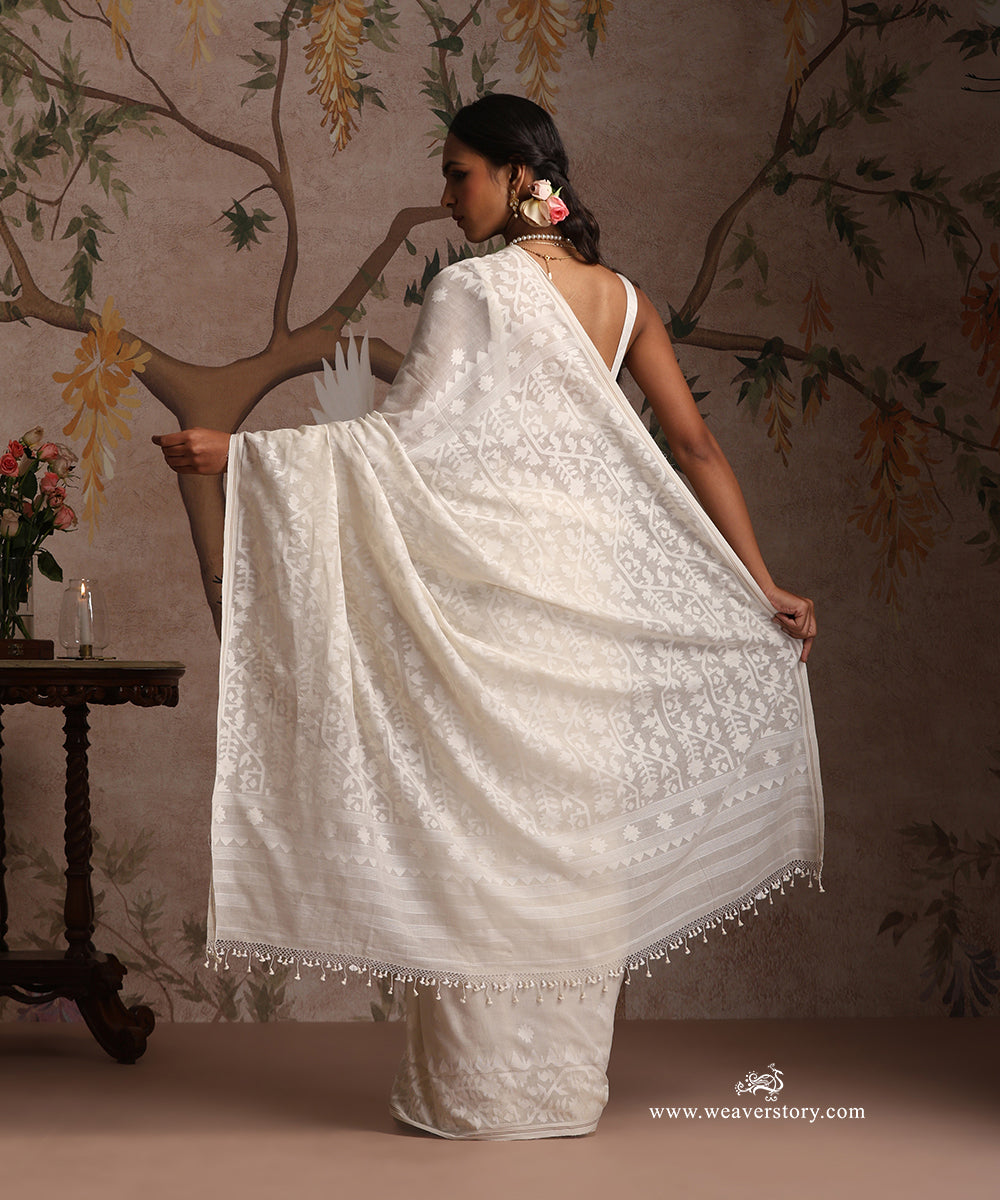 Off_White_Handloom_Pure_Khadi_Dhakai_Jamdani_Saree_WeaverStory_04