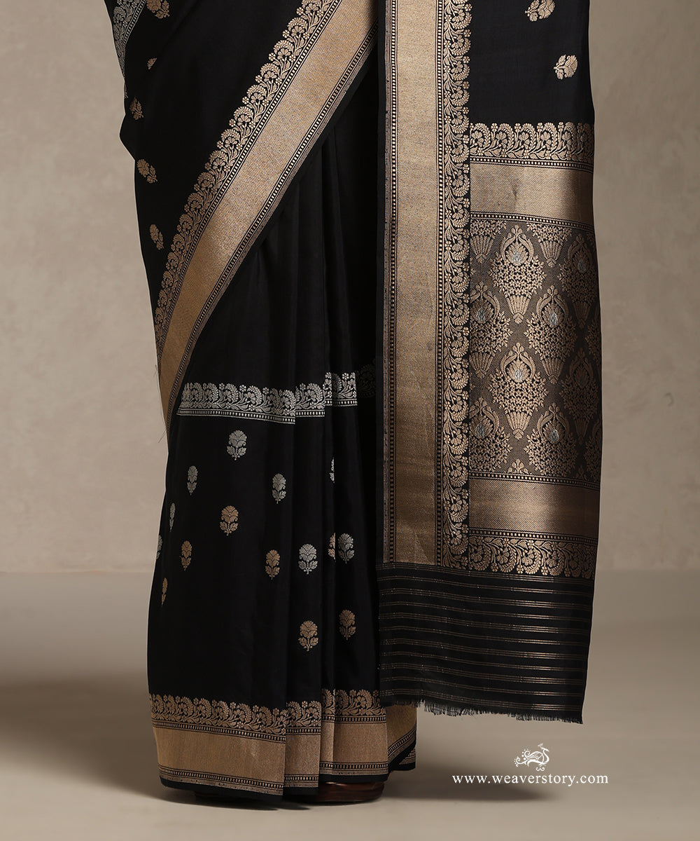 Black_Handloom_Pure_Katan_Silk_Banasari_Saree_With_Sona_Rupa_Kadhwa_Boota_WeaverStory_04