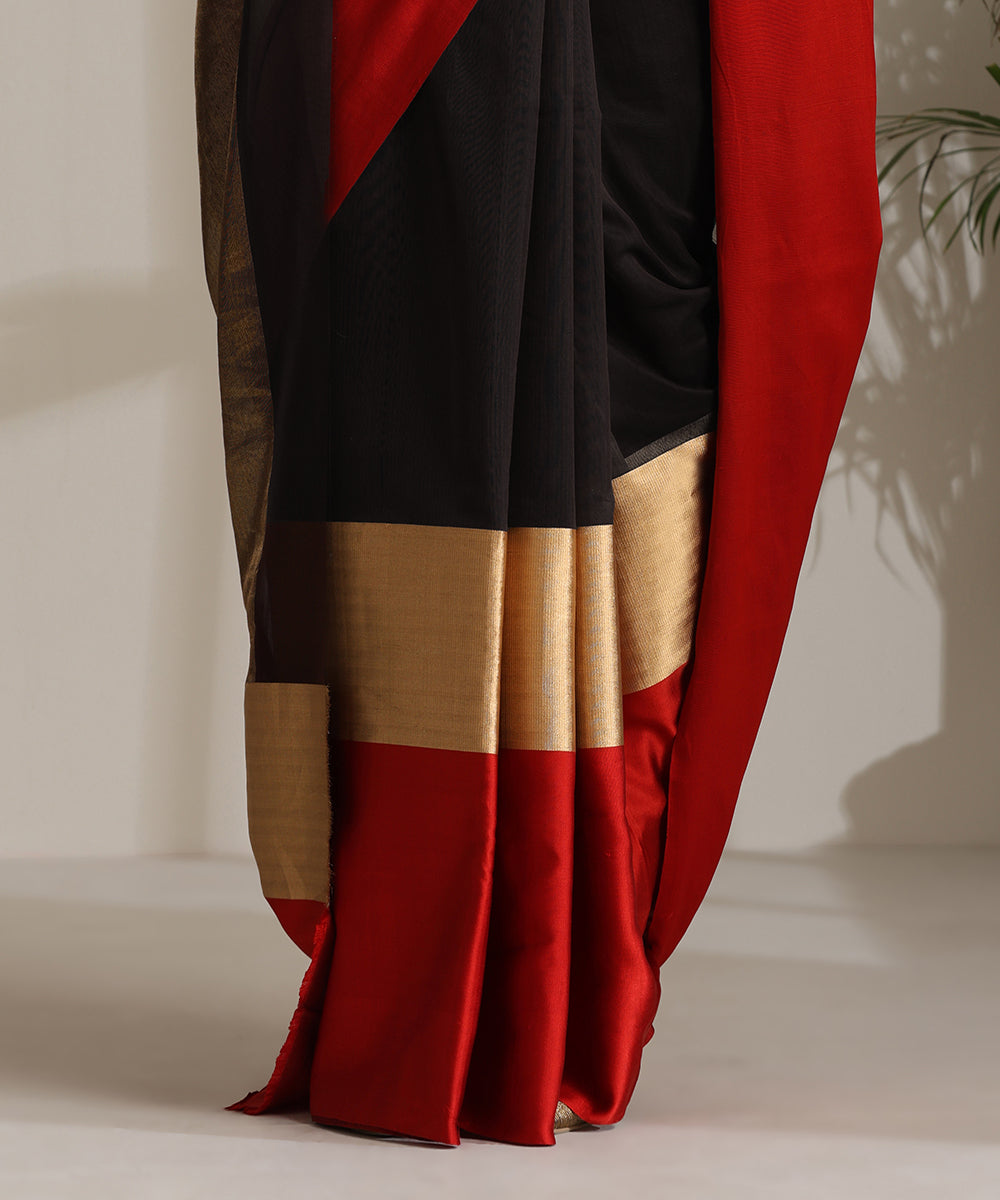 Black_Handloom_Plain_Chanderi_Pure_Saree_With_Red_Border_WeaverStory04