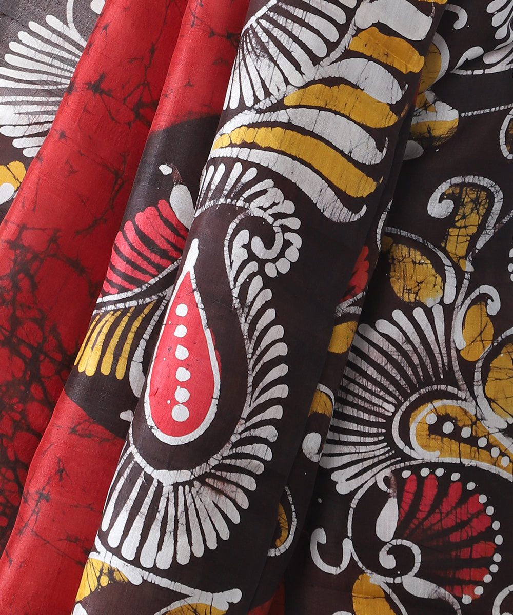 Red_And_Black_Handloom_Hand_Batik_Pure_Mulberry_Silk_Saree_WeaverStory_04
