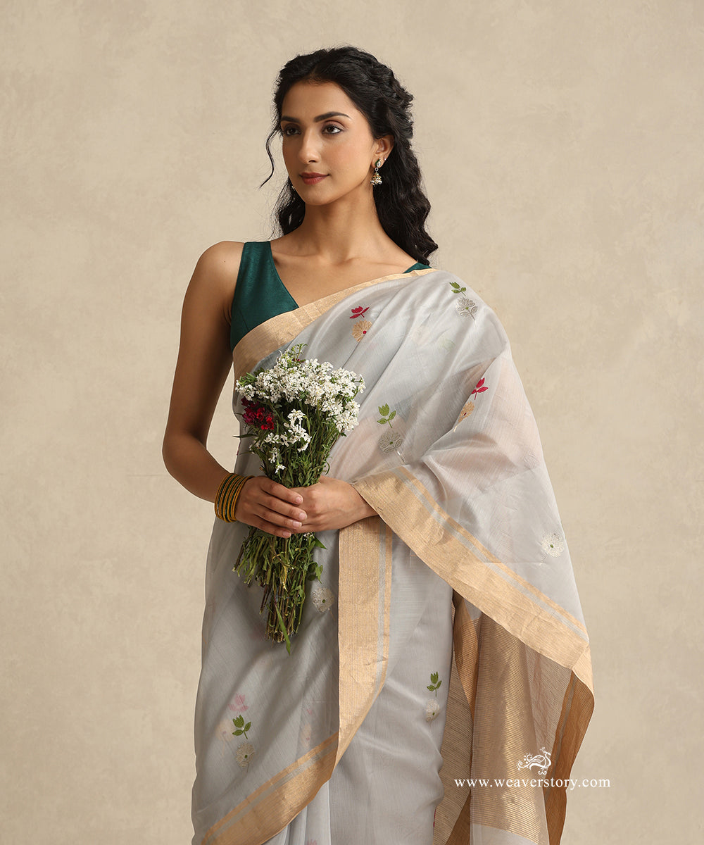 Light_Grey_Handloom_Cotton_Silk_Eknaliya_Chanderi_Saree_With_Lotus_Meena_Flower_Booti_WeaverStory_02
