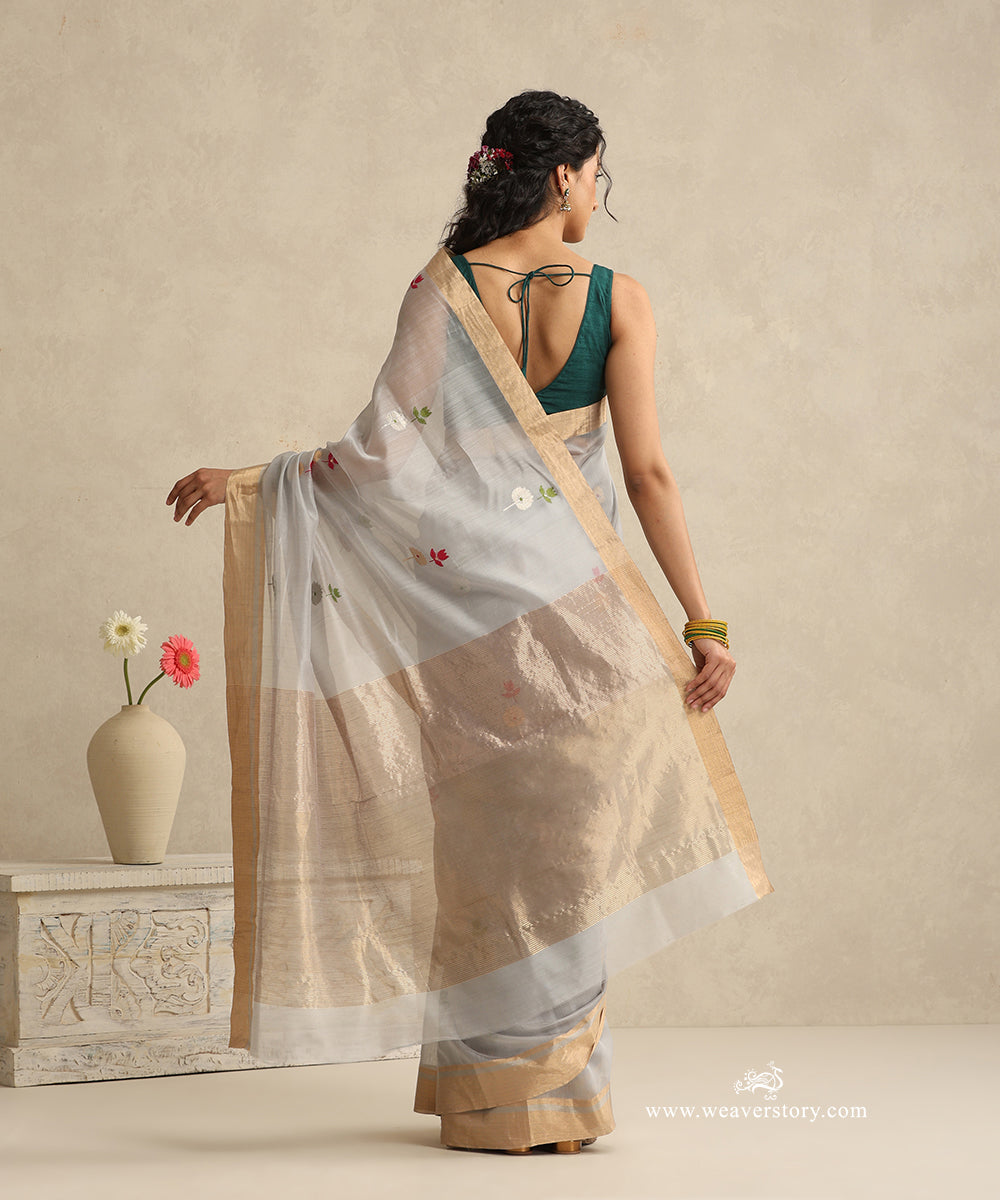 Light_Grey_Handloom_Cotton_Silk_Eknaliya_Chanderi_Saree_With_Lotus_Meena_Flower_Booti_WeaverStory_03