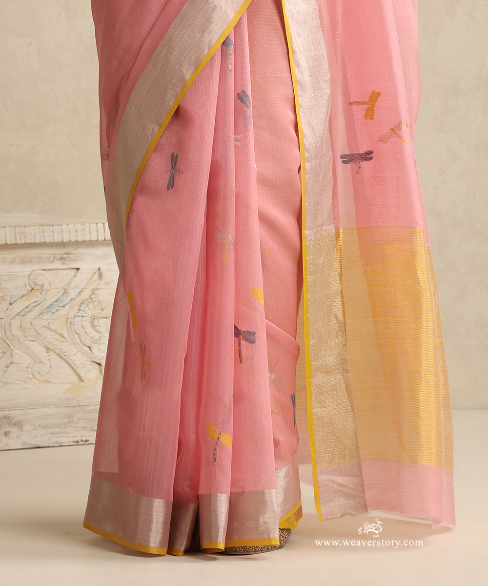 Soft_Pink_Handloom_Cotton_Silk_Eknaliya_Chanderi_Saree_With_Dragonfly_Motifs_And_Golden_Border_WeaverStory_04