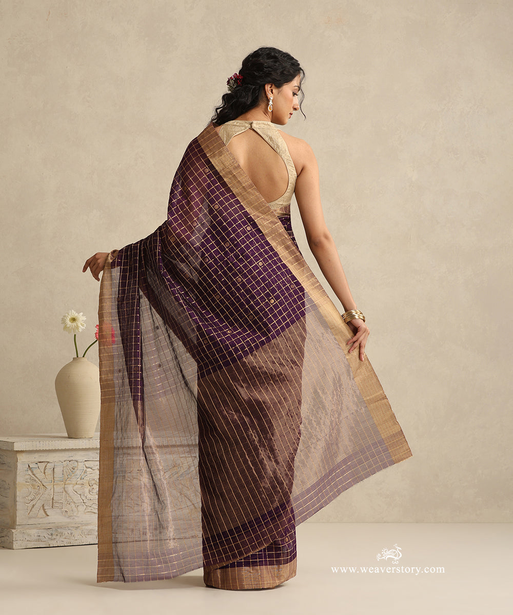 Maroon_Handloom_Cotton_Silk_Eknaliya_Chanderi_Booti_Saree_With_Checks_And_Booti_And_Golden_Border_WeaverStory_03