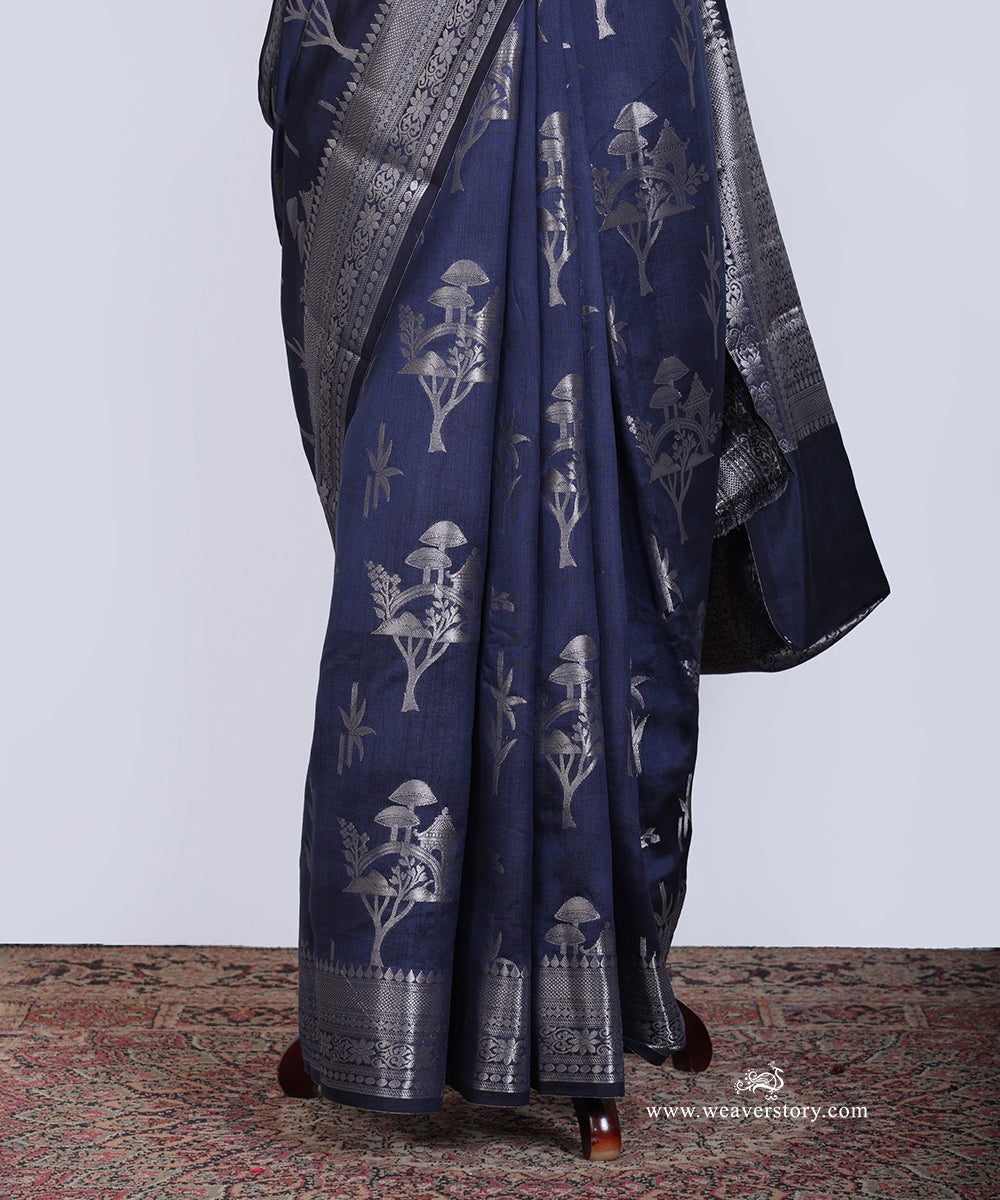 Gray_Handloom_Pure_Chiniya_Silk_Banarasi_Saree_With_Silver_Zari_Tree_Motifs_WeaverStory_03
