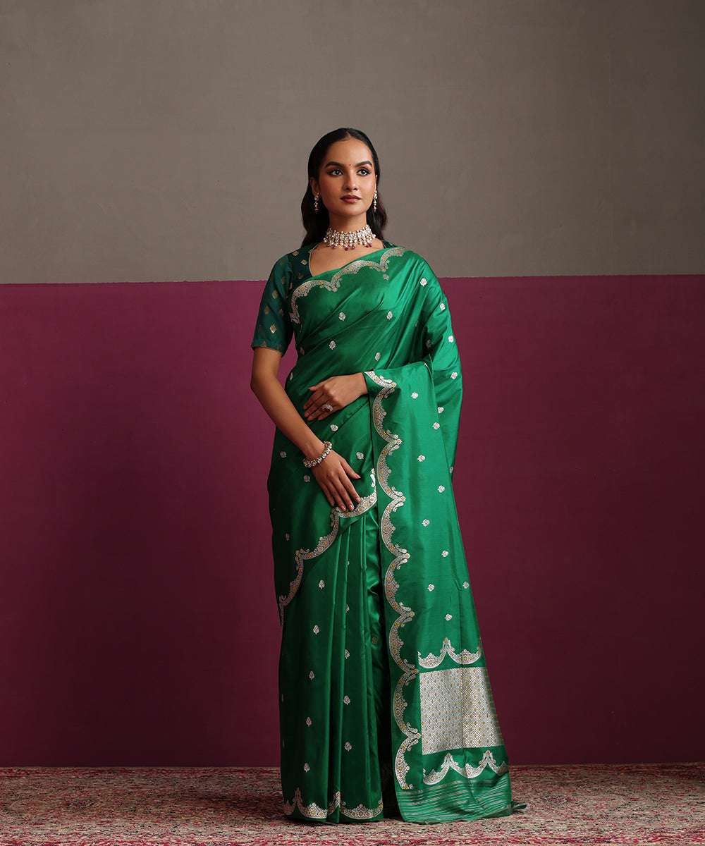 Green_Pure_Katan_Silk_Banarasi_Kadhwa_Saree_With_Scalloped_Border_WeaverStory_02