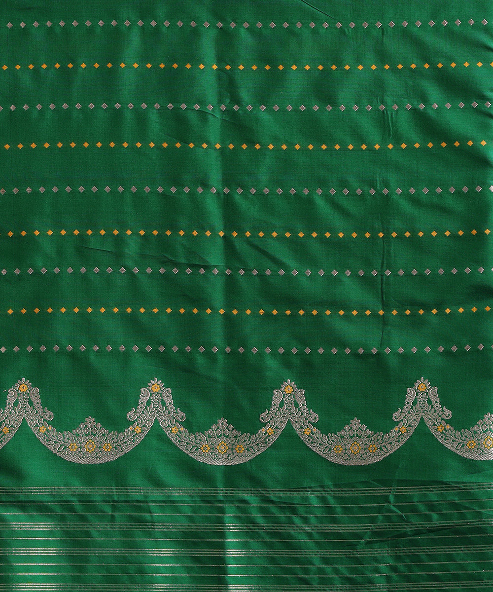 Green_Pure_Katan_Silk_Banarasi_Kadhwa_Saree_With_Scalloped_Border_WeaverStory_05