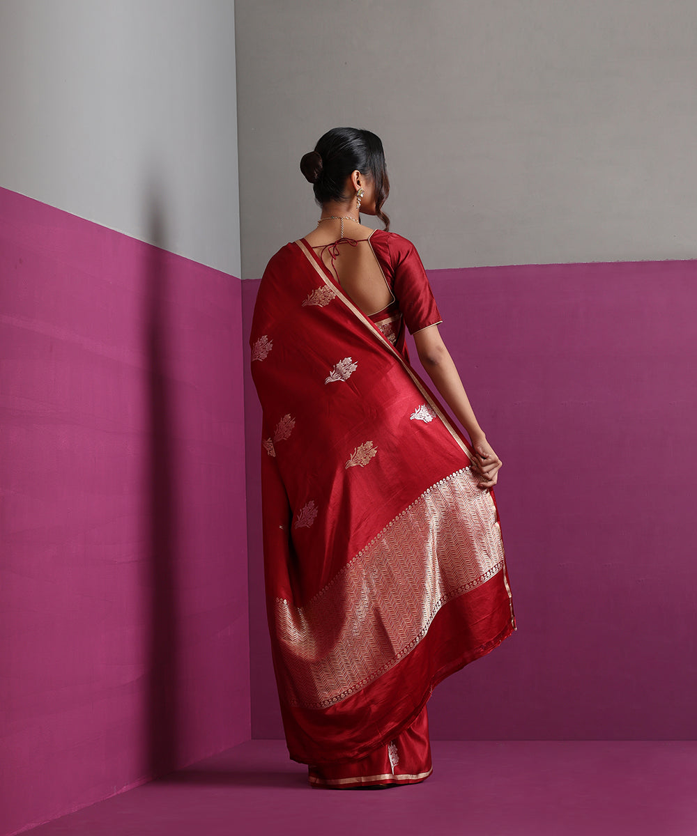 Saffron_Pure_Tussar_Silk_Banarasi_Kadhwa_Saree_With_Floral_Motifs_WeaverStory_03