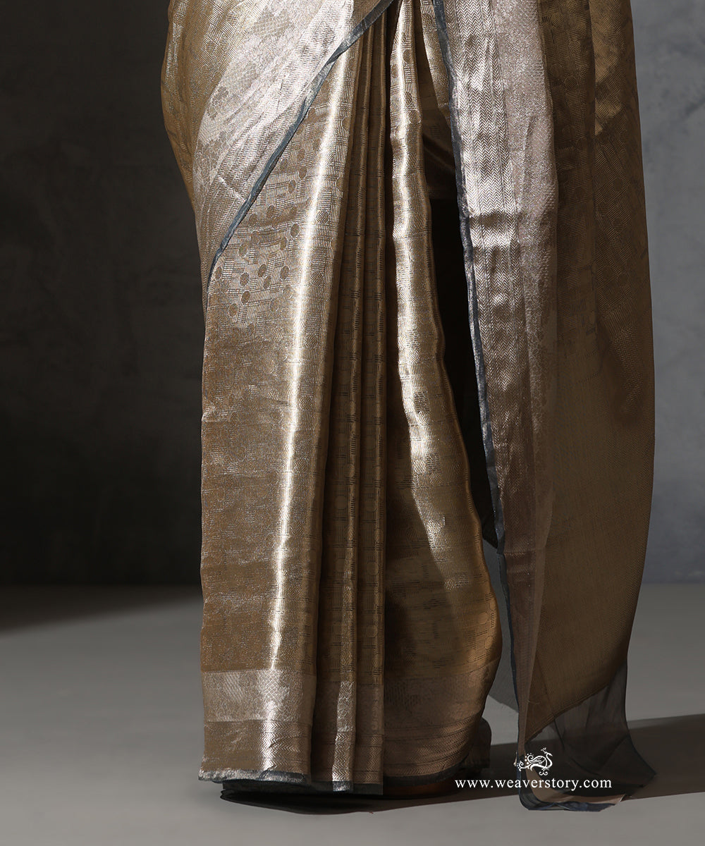 Gold_&_Grey_Pure_Tissue_Kora_Silk_Banarasi_Tanchoi_Saree_With_Silver_Zari_Border_WeaverStory_04