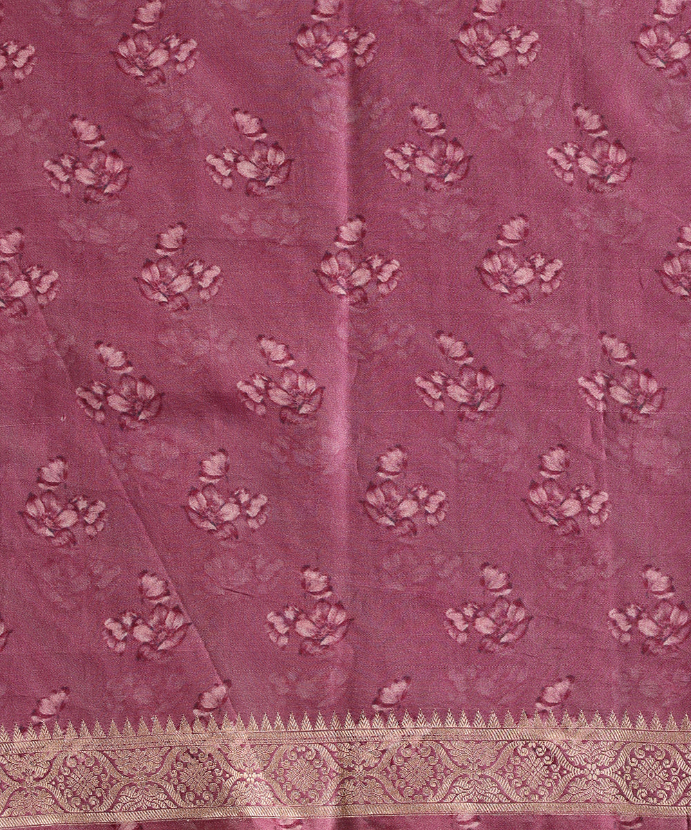 Lavender_Pure_Mashru_Silk_Digital_Print_Banarasi_Saree_With_Gold_Zari_Kadhwa_Booti_WeaverStory_05