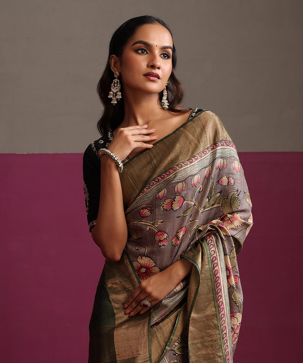 Grey_Pure_Tussar_Silk_Digital_Print_Banarasi_Saree_With_Green_Gold_Zari_Border_WeaverStory_01