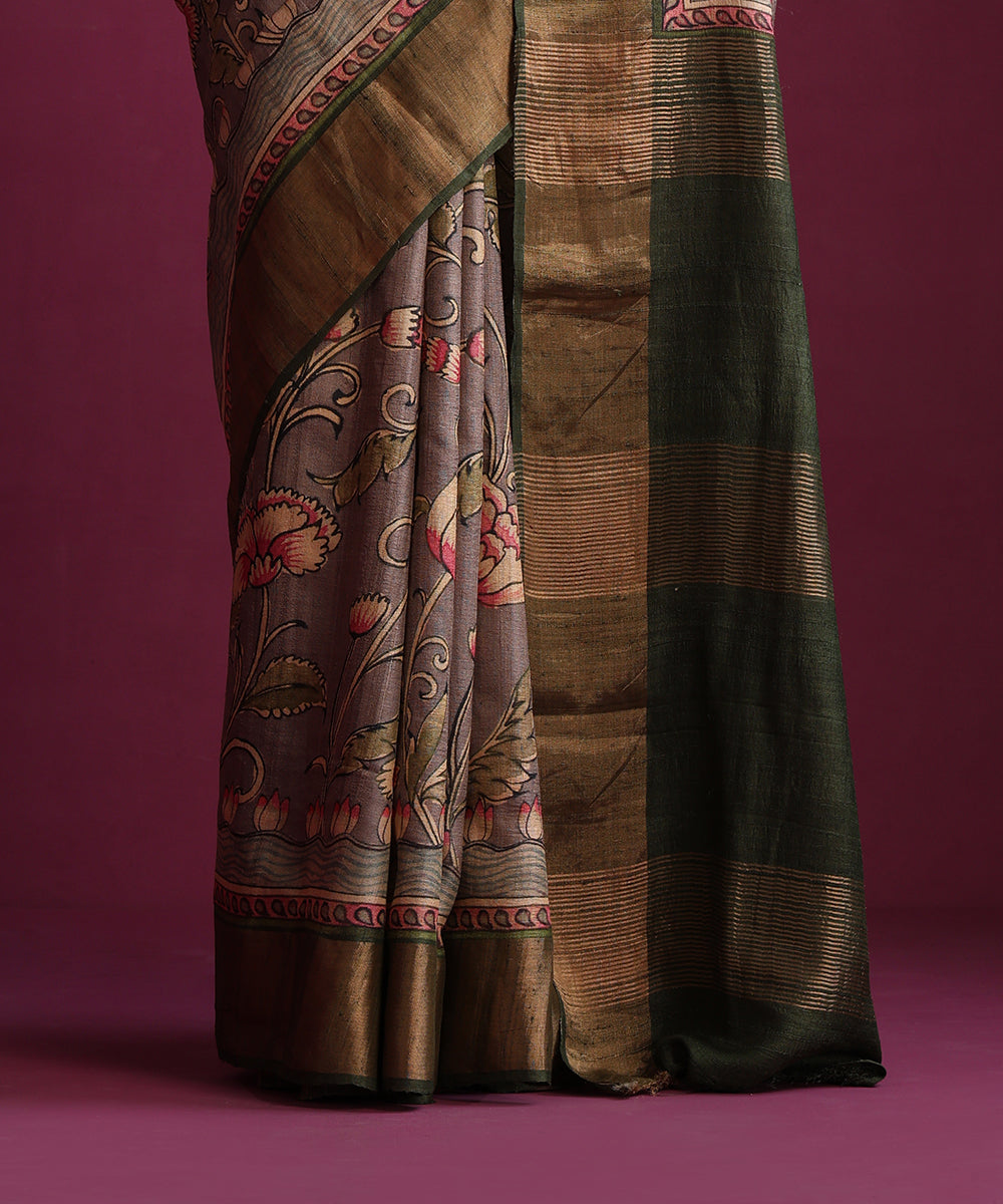 Grey_Pure_Tussar_Silk_Digital_Print_Banarasi_Saree_With_Green_Gold_Zari_Border_WeaverStory_04