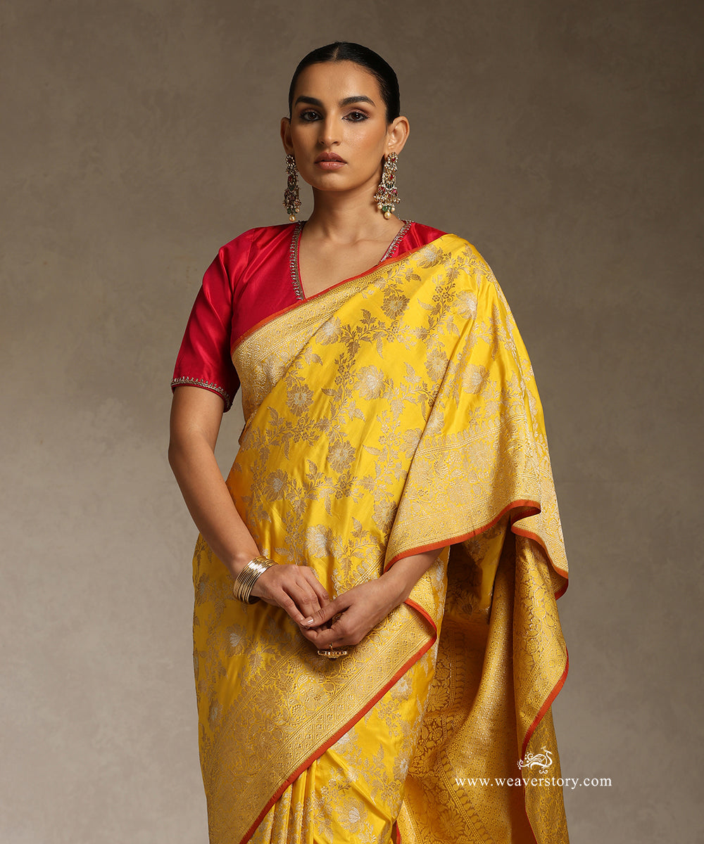 Yellow_Handloom_Pure_Katan_Silk_Kadhwa_Banarasi_Saree_With_Sona_Roopa_Floral_Jaal_WeaverStory_02