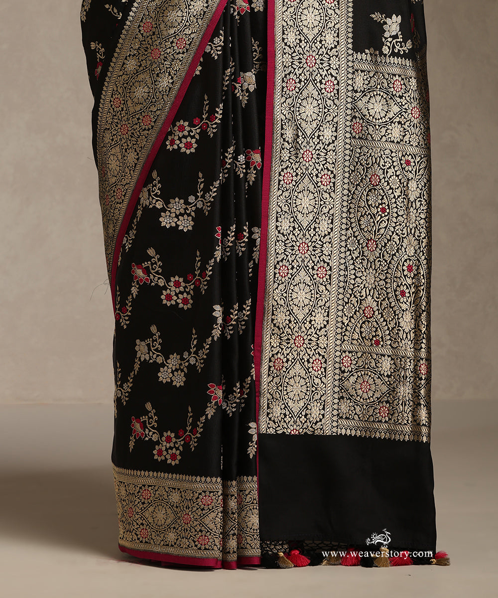 Black_Handloom_Pure_Katan_Silk_Kadhwa_Banarasi_Saree_With_Ektara_Meenakari_Jangla_WeaverStory_04