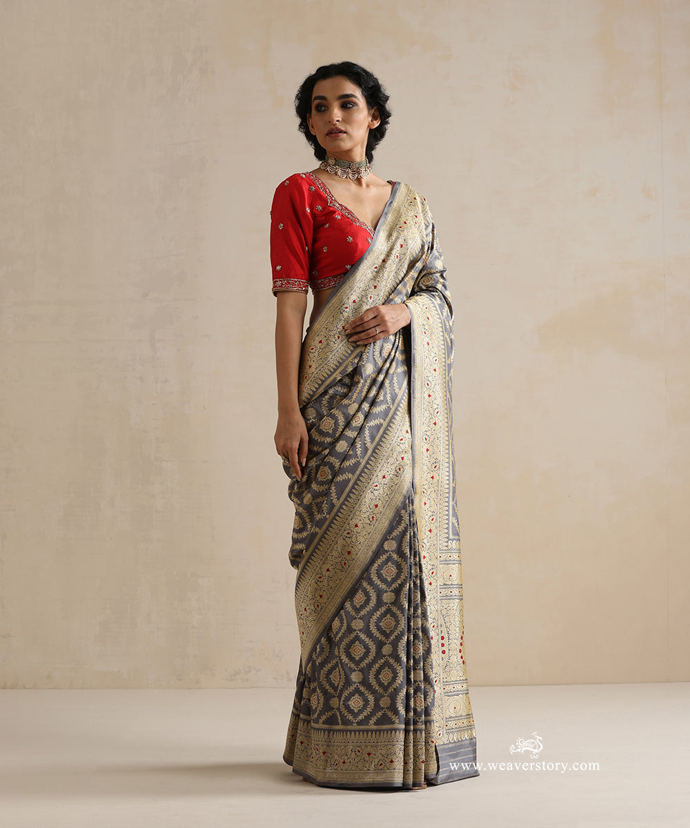 Handloom_Grey_Pure_Katan_Silk_Banarasi_Saree_With_Kadhwa_Jaal_And_Red_Meenakari_WeaverStory_02