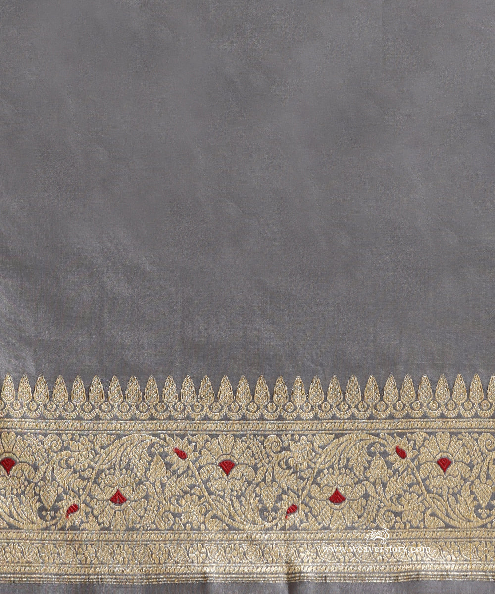 Handloom_Grey_Pure_Katan_Silk_Banarasi_Saree_With_Kadhwa_Jaal_And_Red_Meenakari_WeaverStory_05
