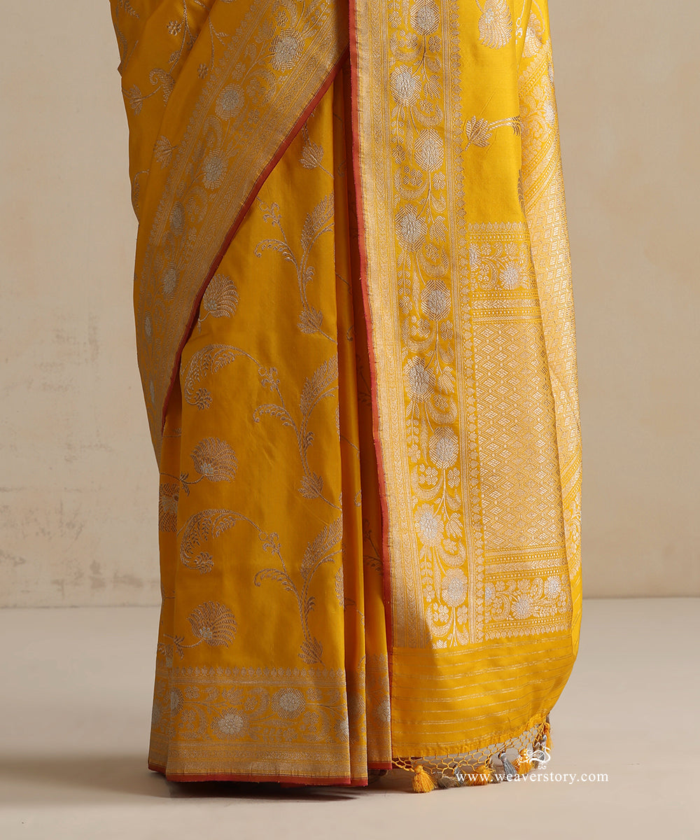 Handloom_Yellow_Pure_Katan_Kadhwa_Banarasi_Saree_With_Pink_Selvedge_WeaverStory_04