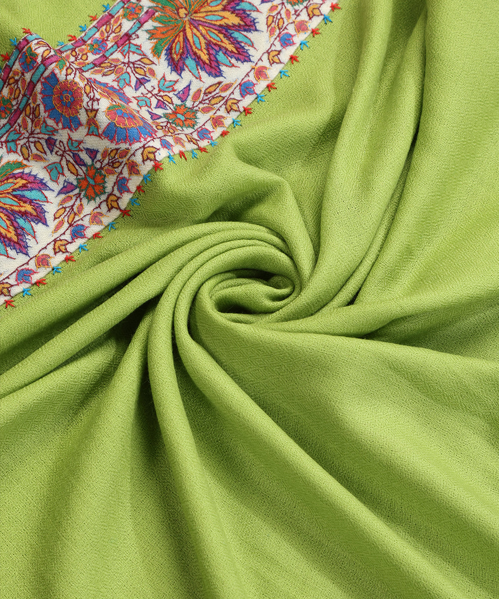 Fresh_Green_Handwoven_Pure_Pashmina_Stoles_With_Hand_Appliqued_Kashidakari_Border_WeaverStory_05