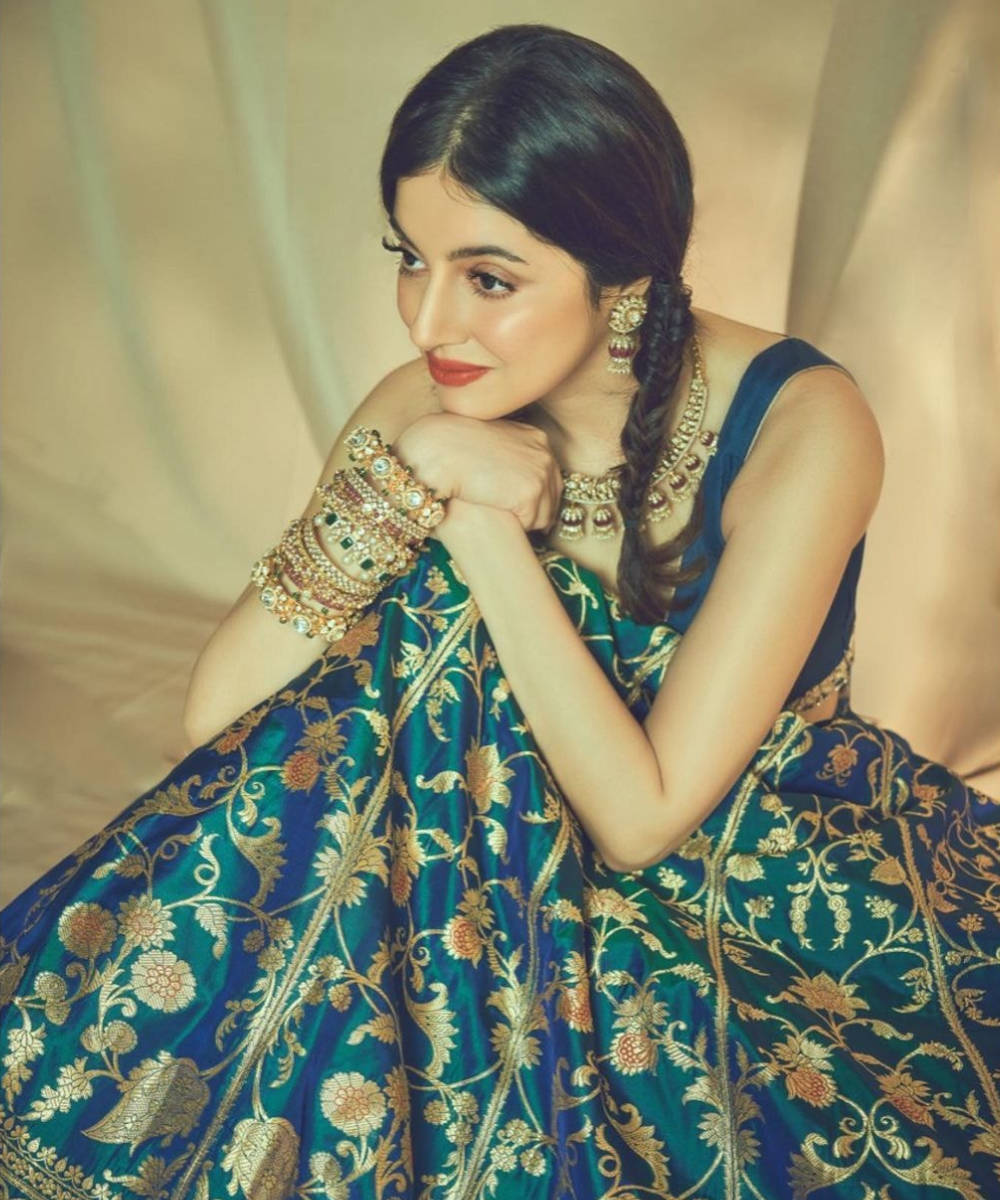 Peacock_Blue_Handloom_Pure_Katan_Silk_Banarasi_Lehenga_with_Organza_Dupatta_and_Blouse_WeaverStory_01