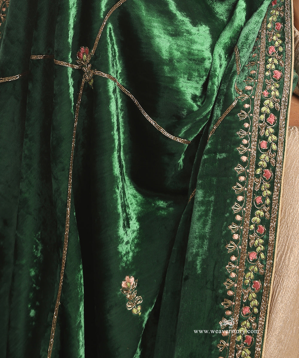 Green_Embroidered_Velvet_Doshala_With_Floral_Bootis_and_Bordered_Embroidery_WeaverStory_03