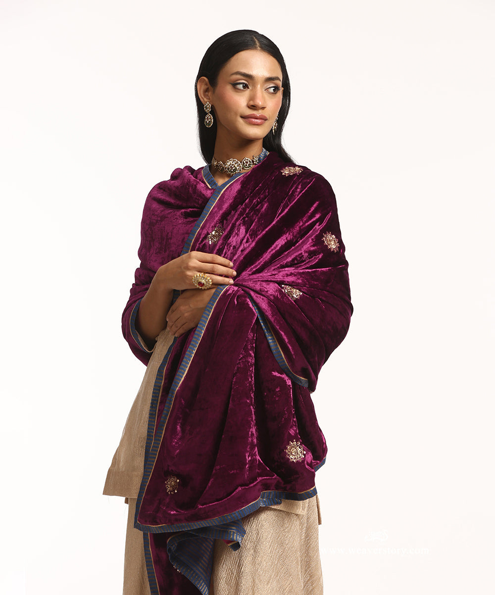 Wine_Hand_Embroidered_Velvet_Doshala_With_Round_Booti_Embroidery_WeaverStory_02