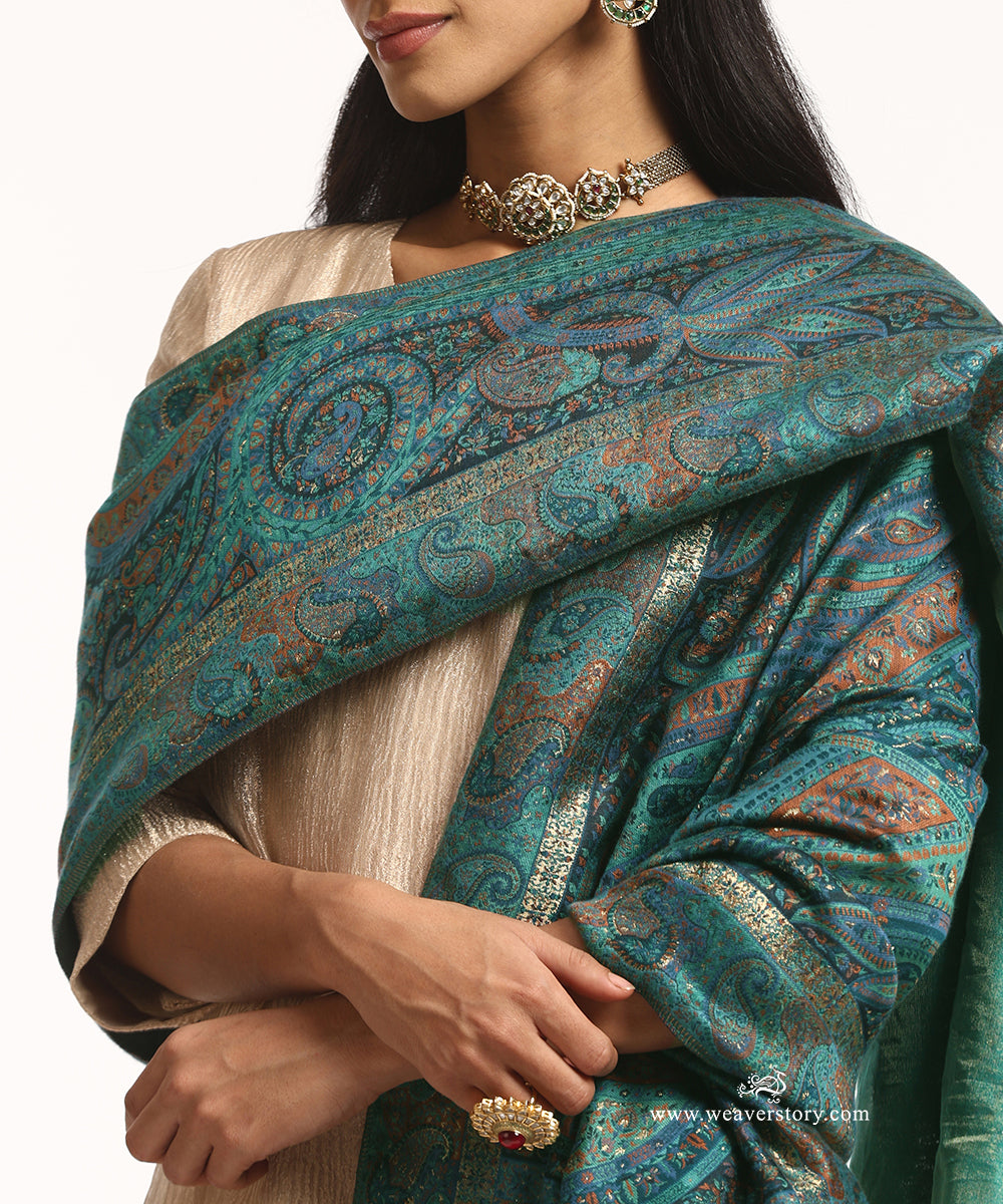 Peacock_Blue_Handwoven_Pagely_Pure_Cashmere_Wool_Doshala_With_Blue_Tissue_FInishing_WeaverStory_03