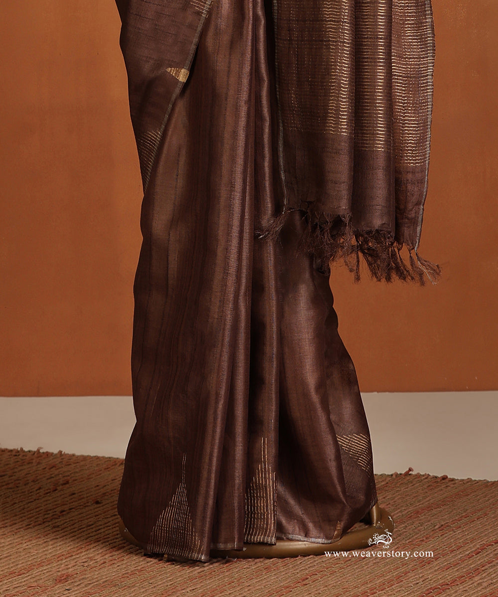 Coke_Brown_Handloom_Pure_Tussar_Silk_Saree_With_Gold_Zari_Temple_Border_WeaverStory_03