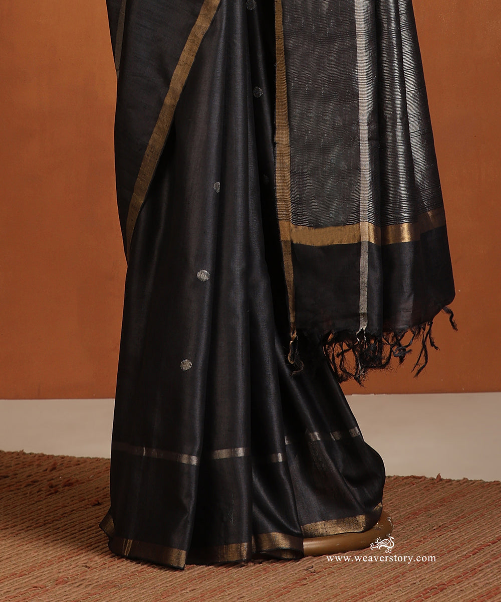 Black_Handloom_Pure_Tussar_Silk_Saree_With_Silver_Polki_Dots_And_Gold_Thin_Border_WeaverStory_03