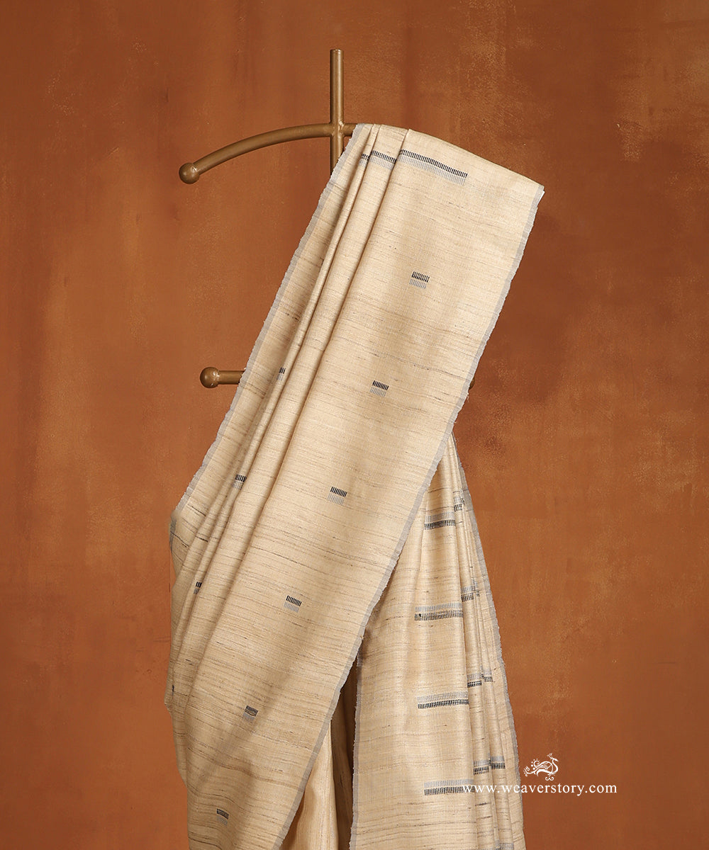 Beige_Handloom_Pure_Tussar_Silk_Saree_With_Grey_And_Black_Lines_WeaverStory_02