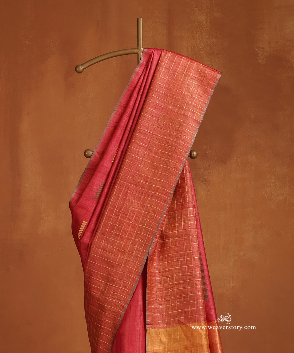 Reddish_Orange_Handloom_Pure_Tussar_Silk_Saree_With_Gold_Zari_Checks_Border_And_Green_Yellow_Lines_WeaverStory_02