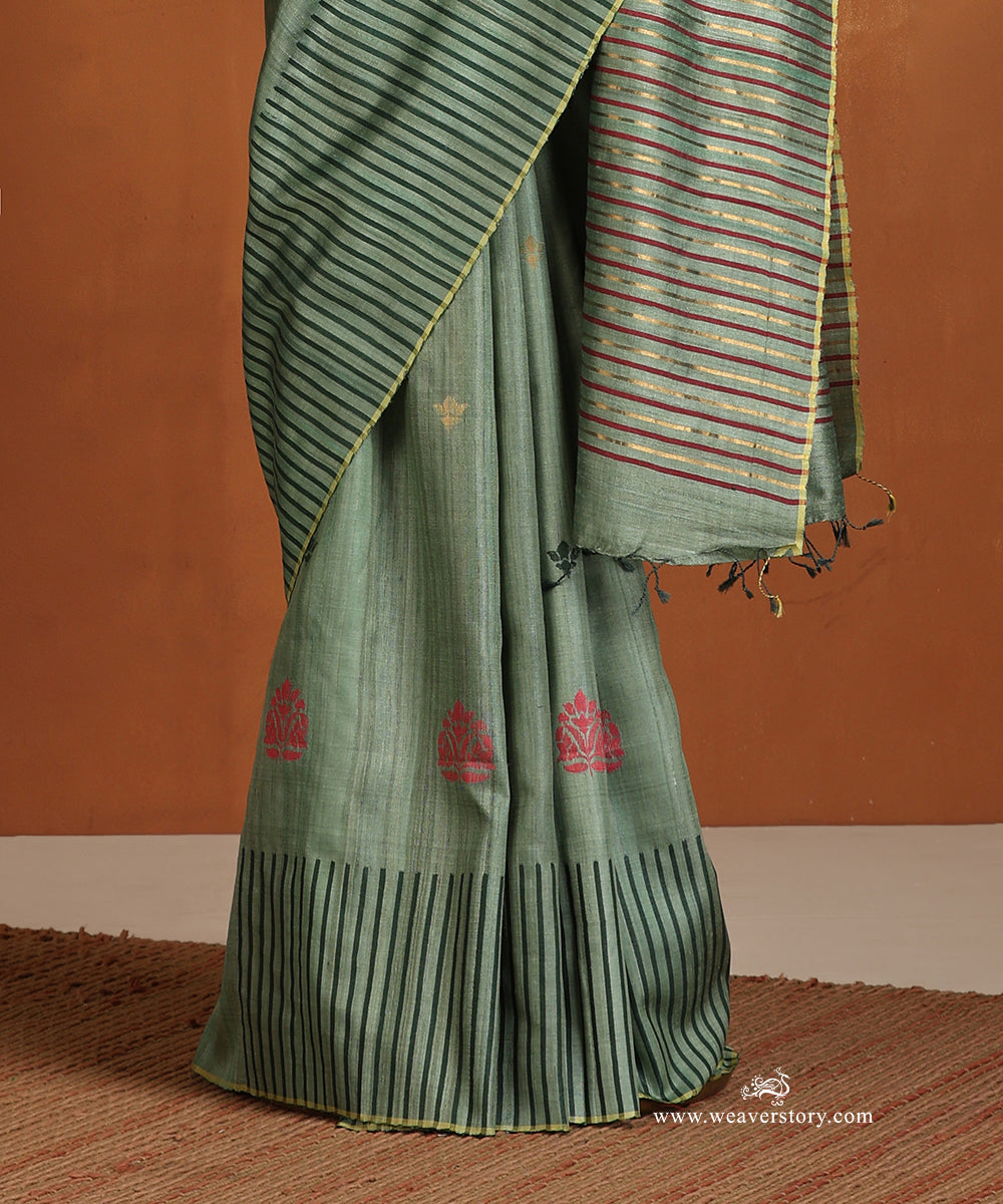 Forest_Green_Handloom_Pure_Tussar_Silk_Saree_With_Small_Motifs_And_Striped_Palla_WeaverStory_03