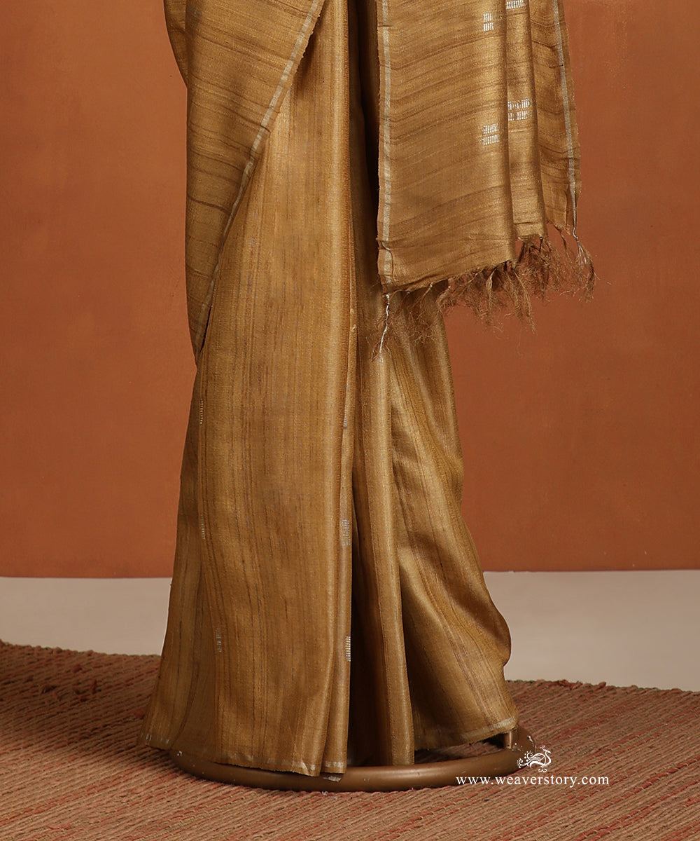 Caramel_Brown_Handloom_Pure_Tussar_Silk_Saree_With_Silver_Lines_WeaverStory_03