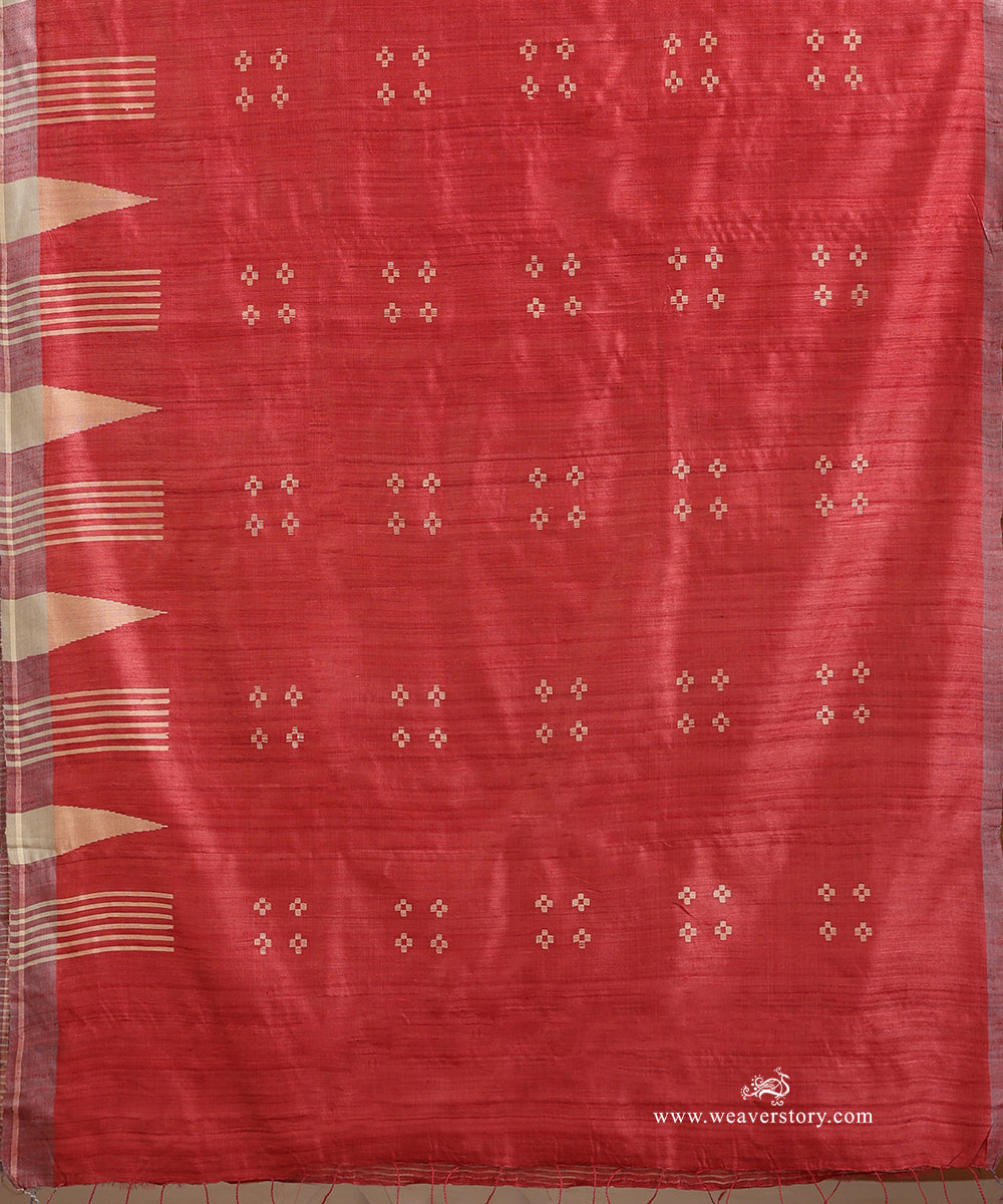 Coral_Pink_Handloom_Pure_Tussar_Silk_Saree_With_Temple_Border_And_Small_Motif_WeaverStory_04