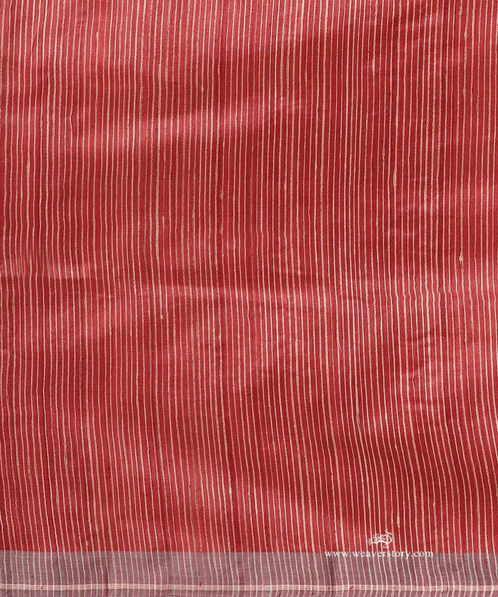 Coral_Pink_Handloom_Pure_Tussar_Silk_Saree_With_Temple_Border_And_Small_Motif_WeaverStory_05