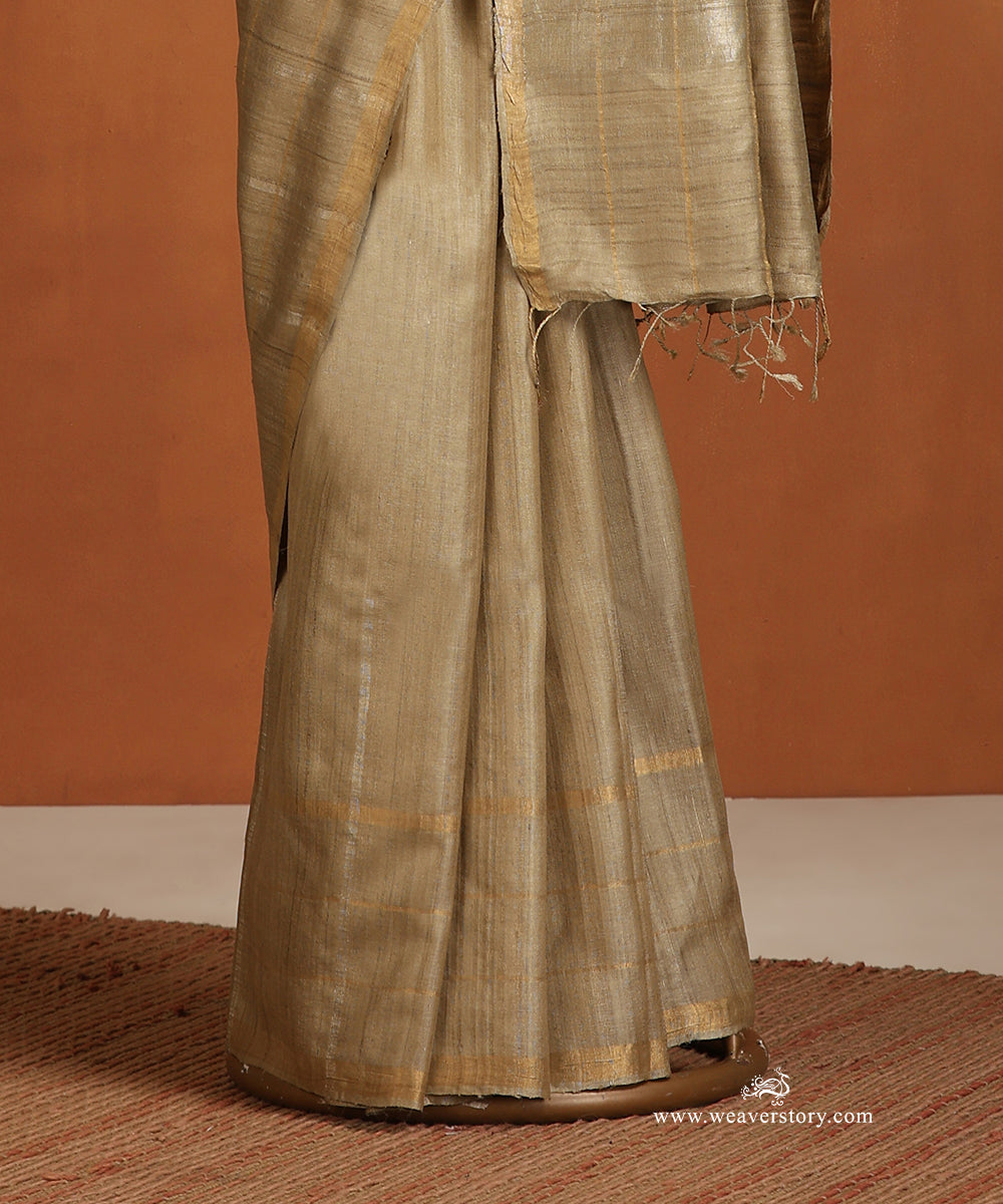 Beige_Handloom_Pure_Tussar_Silk_Saree_With_Gold_Zari_Thin_Border_WeaverStory_03