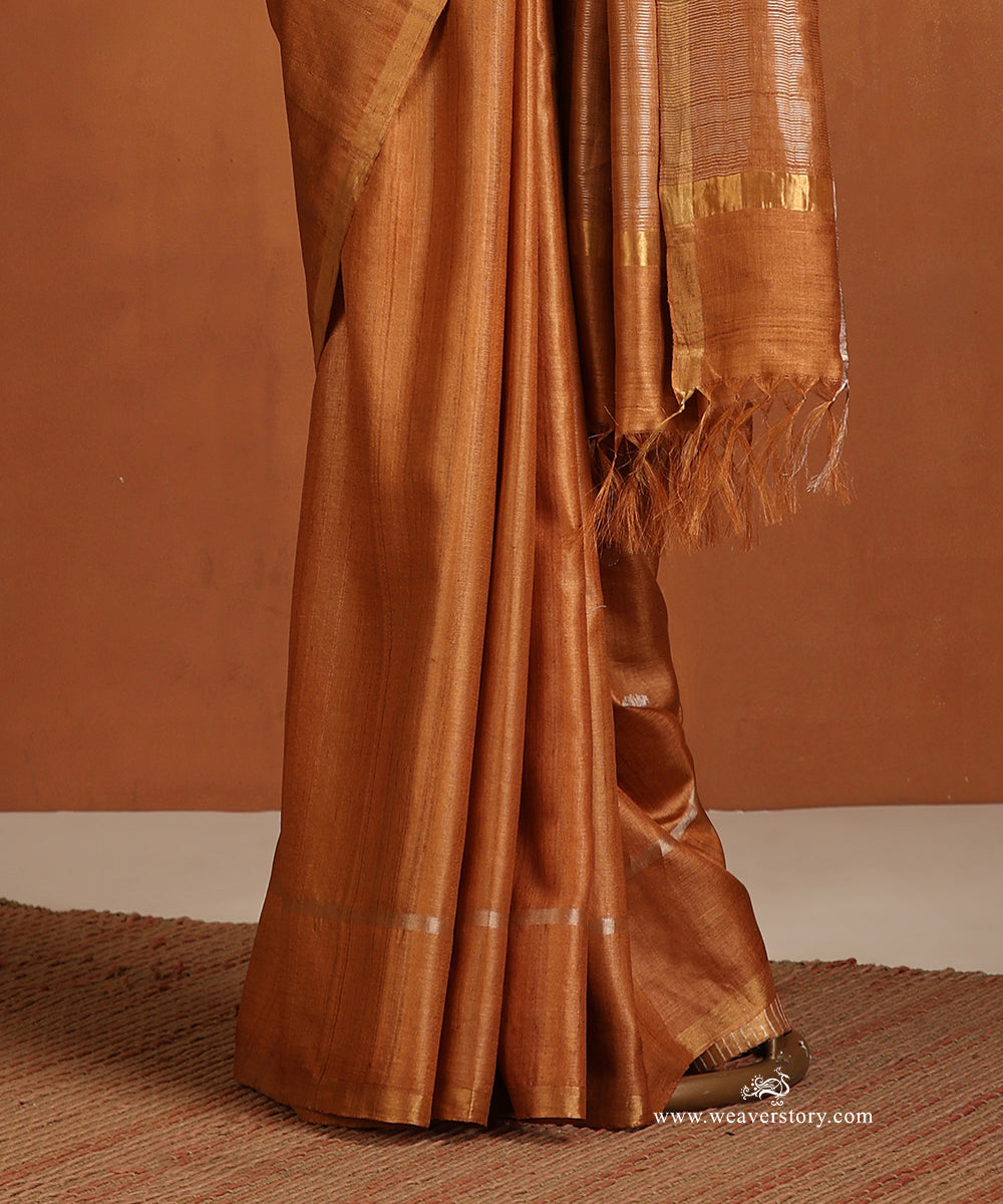 Rust_Orange_Handloom_Pure_Tussar_Silk_Saree_With_Silver_Polki_Dots_WeaverStory_03