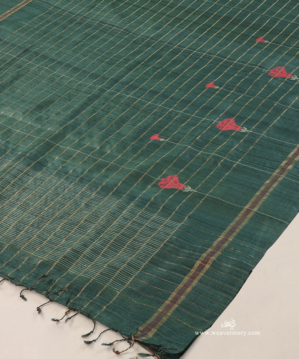 Emerald_Green_Handloom_Pure_Tussar_Silk_Dupatta_With_Rose_Motifs_WeaverStory_03