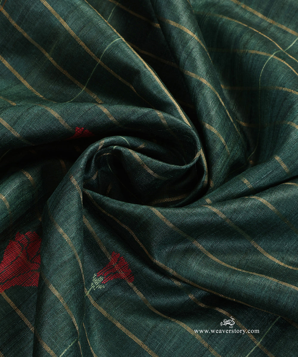 Emerald_Green_Handloom_Pure_Tussar_Silk_Dupatta_With_Rose_Motifs_WeaverStory_05