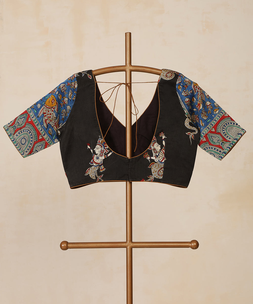 Black_And_Blue_Handloom_Pure_Cotton_Chanderi_Mata-Ni-Pachedi_Blouse_With_Hand_Printed_Fish_Motifs_WeaverStory_02